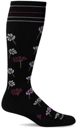 Charger l&#39;image dans la galerie, Women&#39;s Field Flower | Moderate Graduated Compression Socks - Merino Wool Lifestyle Compression - Sockwell
