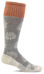 Charger l&#39;image dans la galerie, Women&#39;s Lotus Lift | Firm Graduated Compression Socks - Merino Wool Lifestyle Compression - Sockwell
